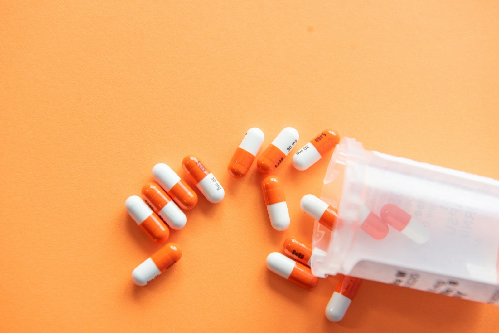 NIS2 pentru Farmacii Retail si Distributie Farmaceutica - Ghid Practic Romania 2026