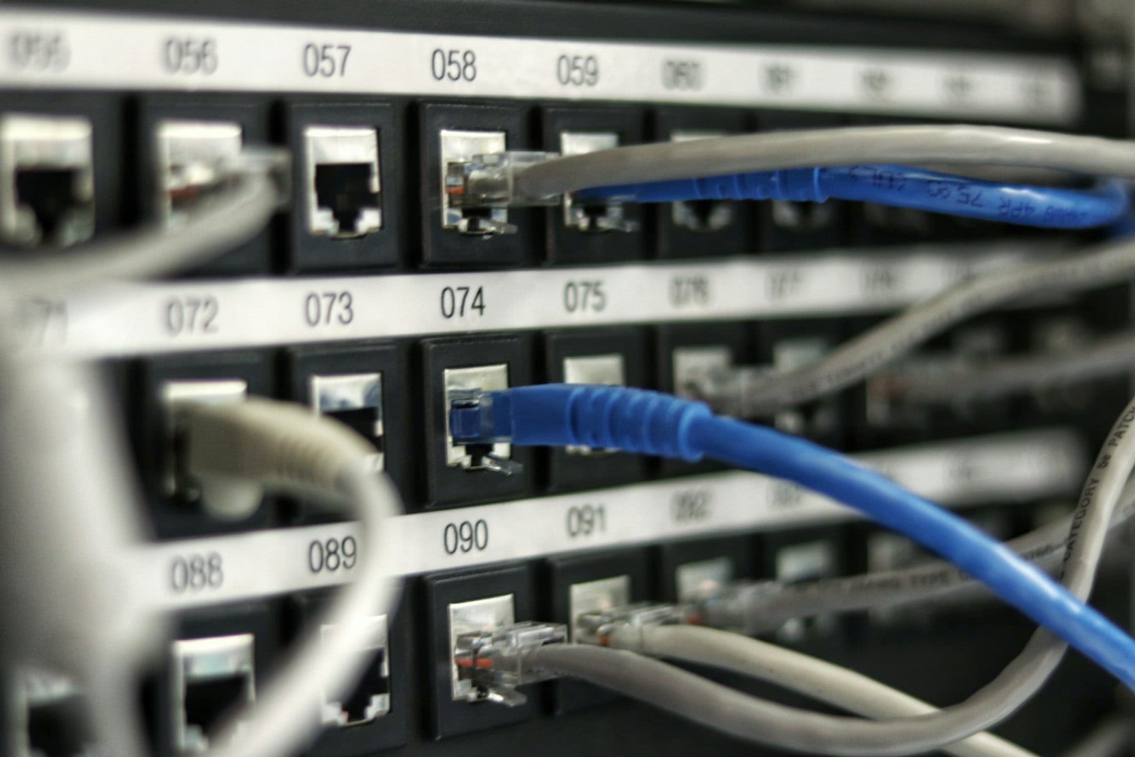 Configurare VPN Site-to-Site: IPsec vs WireGuard pentru Performanta - ilustratie articol categoria Connectivity